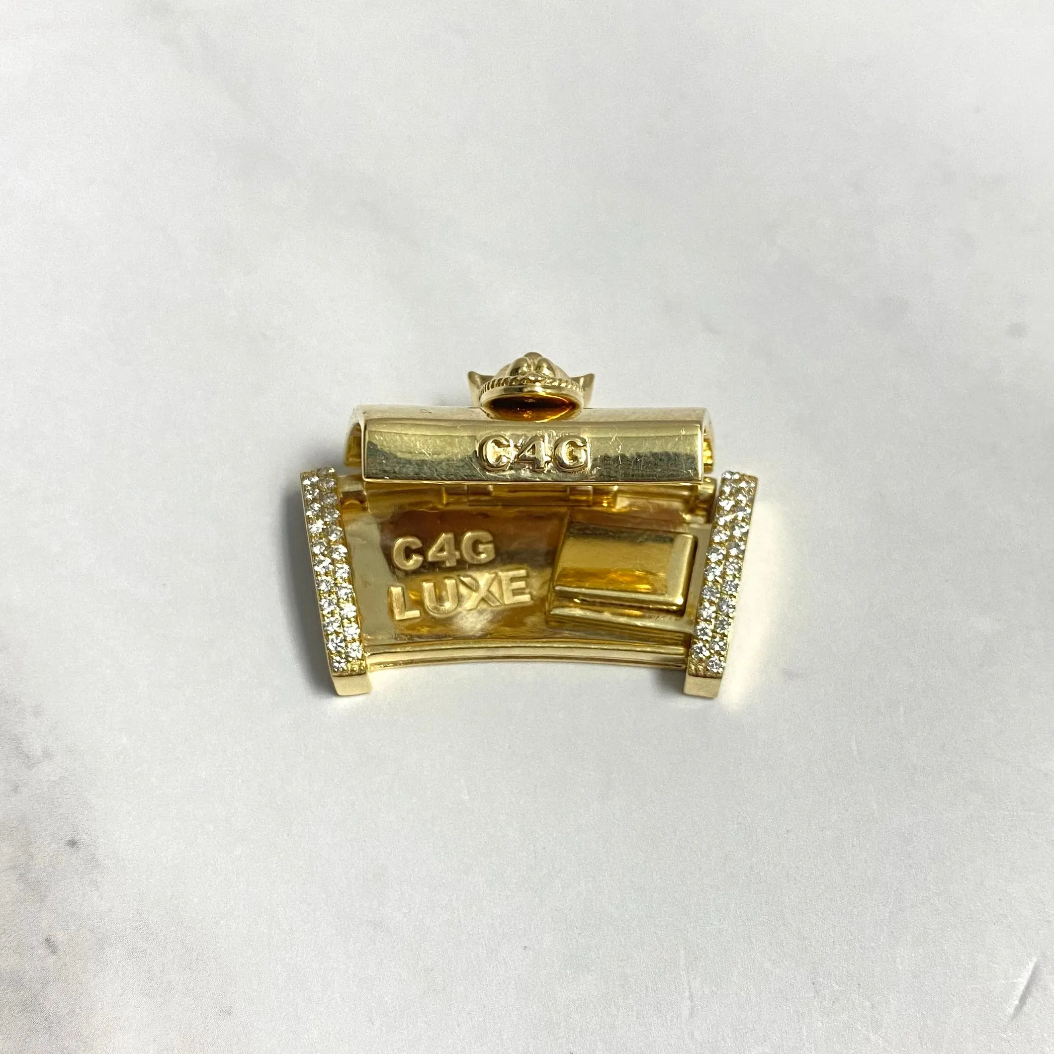 10K Yellow Gold Diamond On The Size Sleek Lock With Panther / 21.5gr / 17mm / 1.3in