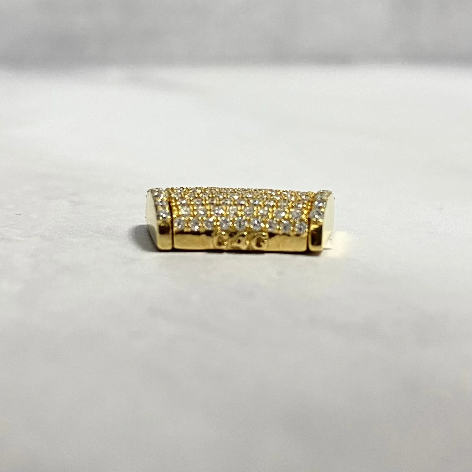10K Yellow Gold Diamond Sleek Lock Ct Dia / 3gr / 9mm / 0.6in
