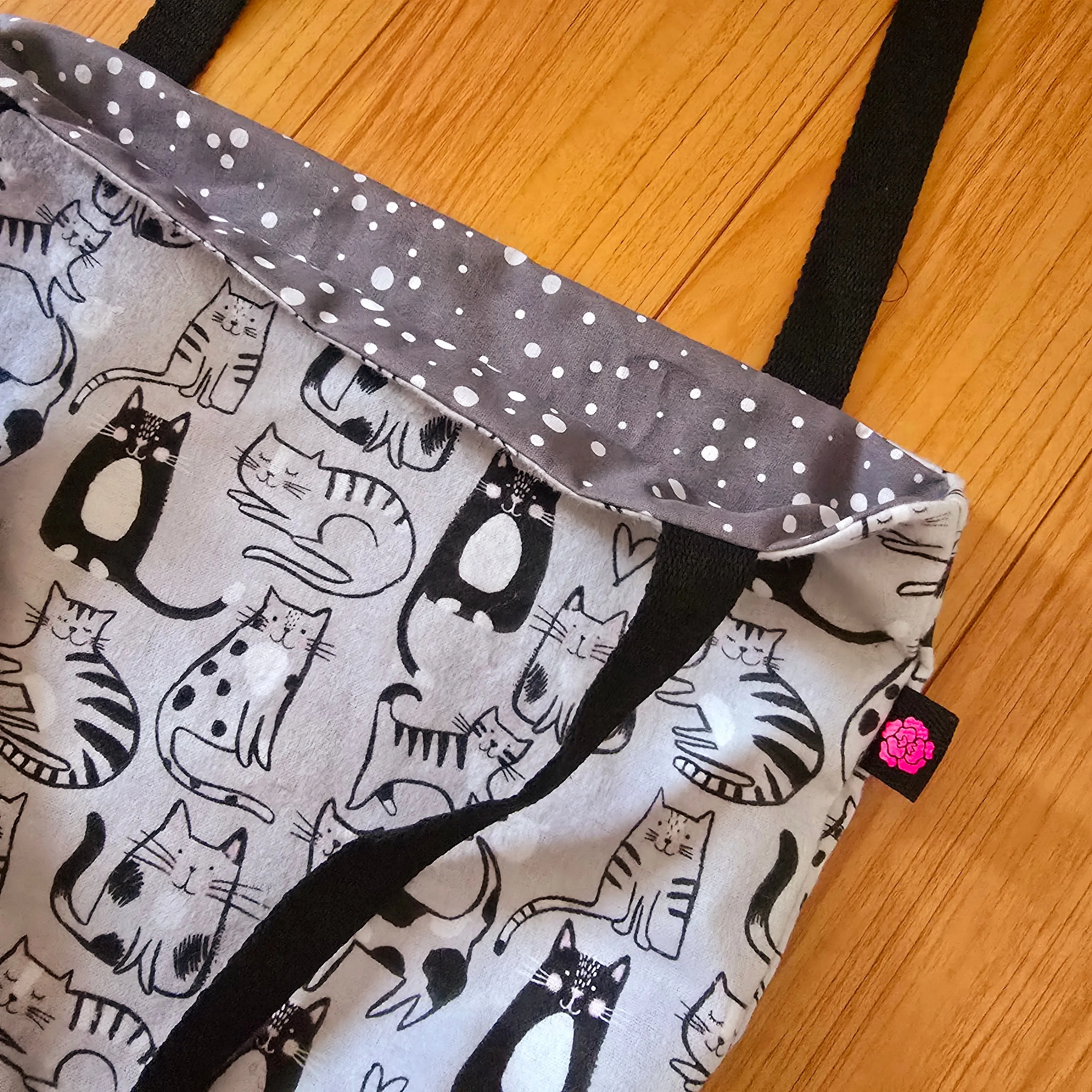 Gato Tote Bag
