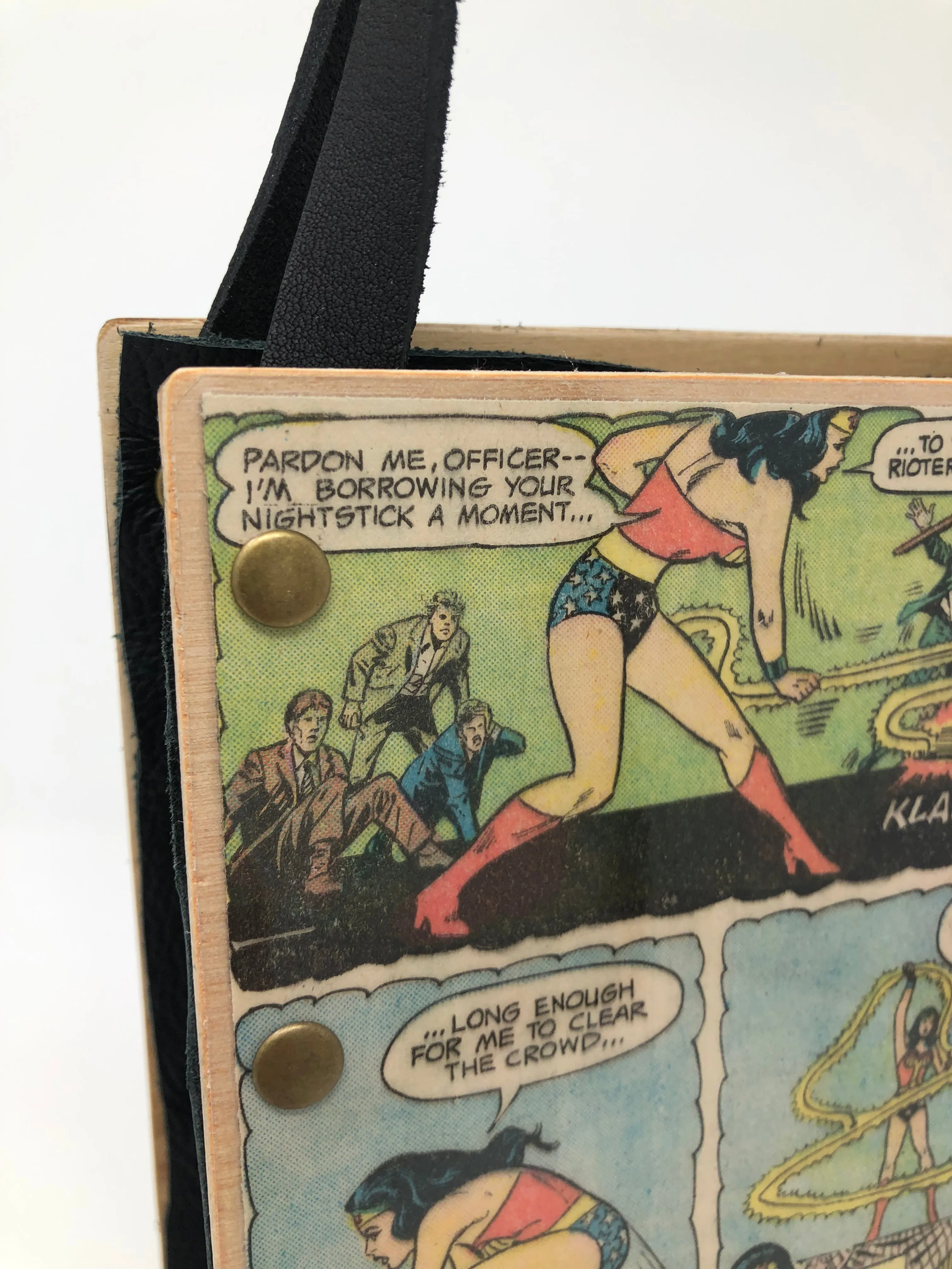 Vintage Wonder Woman Handbag - Golden Lasso