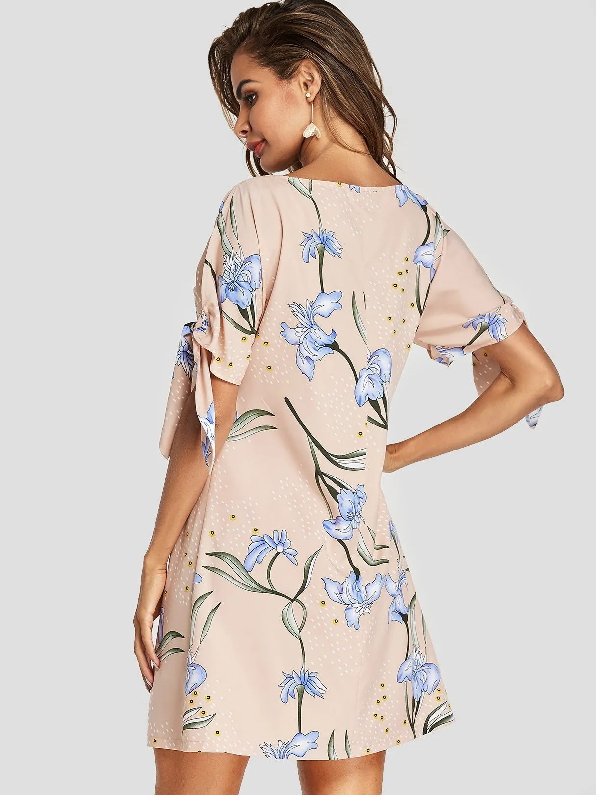Wholesale Round Neck Cold Shoulder Short Sleeve Floral Print Cut Out Mini Dresses